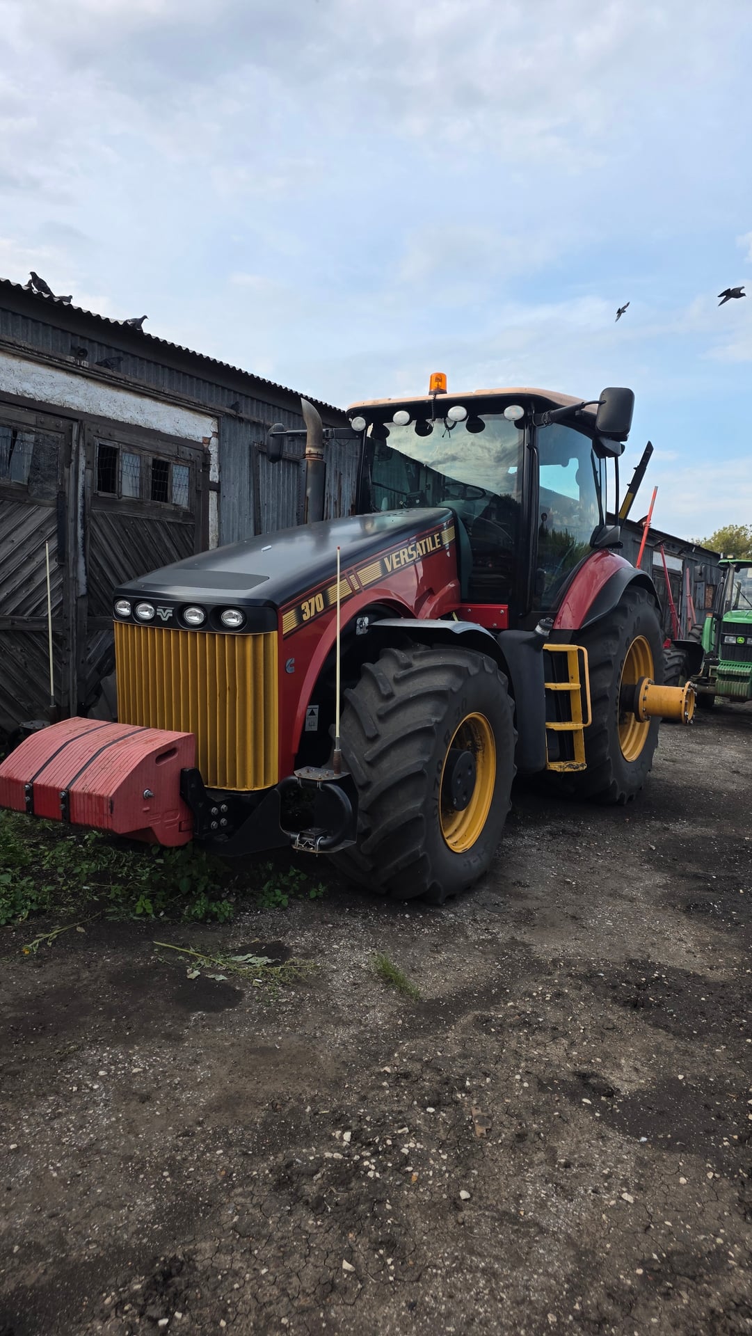 Versatile (Buhler) 370